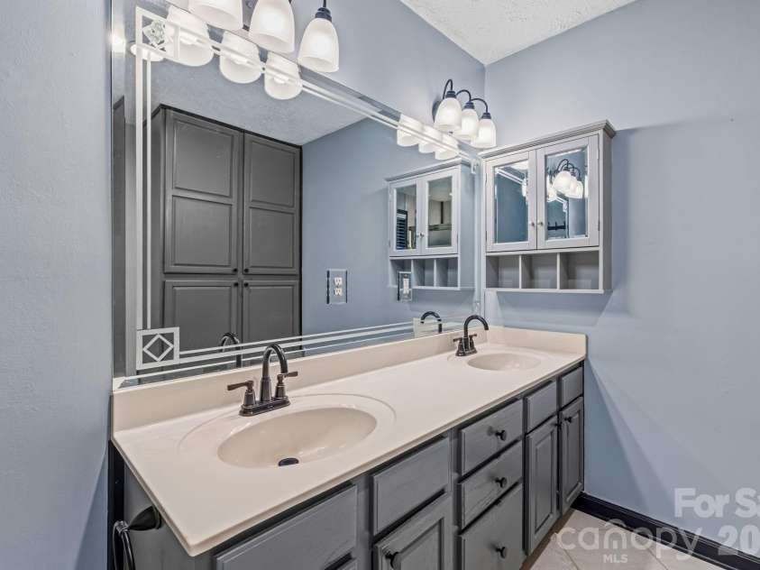 105 Shirley Drive, Maggie Valley, NC 28751.  MLS# CAR4429283, YatesRealty ID 55291. 