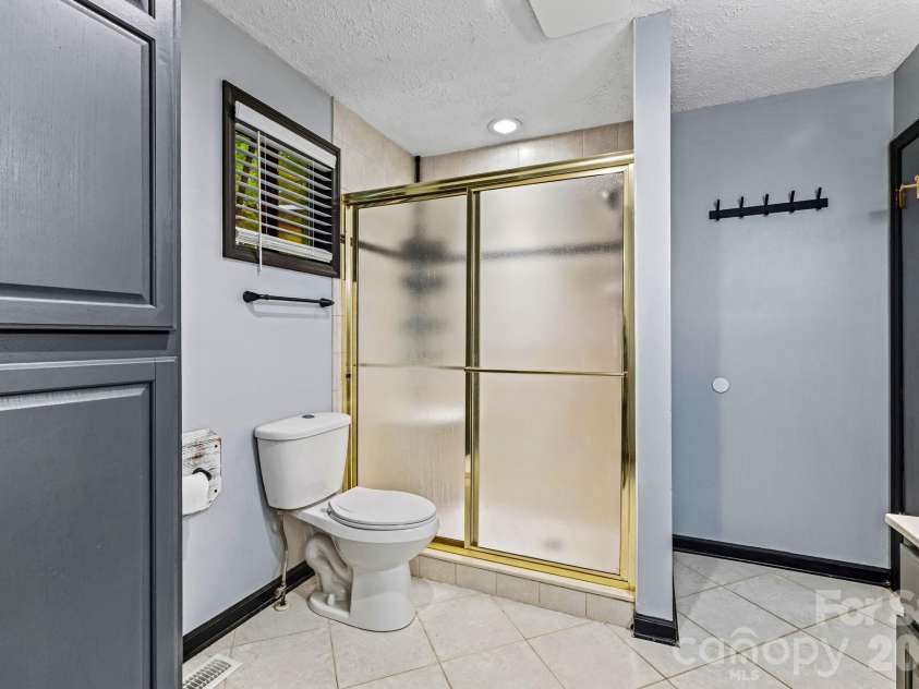 105 Shirley Drive, Maggie Valley, NC 28751.  MLS# CAR4429283, YatesRealty ID 55291. 