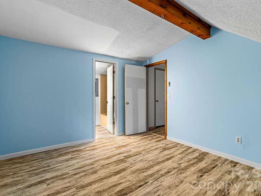105 Shirley Drive, Maggie Valley, NC 28751.  MLS# CAR4429283, YatesRealty ID 55291. 