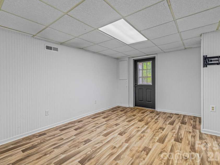 105 Shirley Drive, Maggie Valley, NC 28751.  MLS# CAR4429283, YatesRealty ID 55291. 