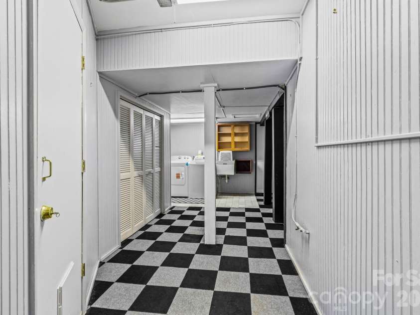 105 Shirley Drive, Maggie Valley, NC 28751.  MLS# CAR4429283, YatesRealty ID 55291. 