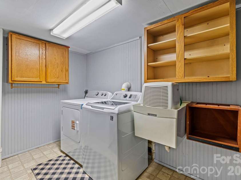 105 Shirley Drive, Maggie Valley, NC 28751.  MLS# CAR4429283, YatesRealty ID 55291. 