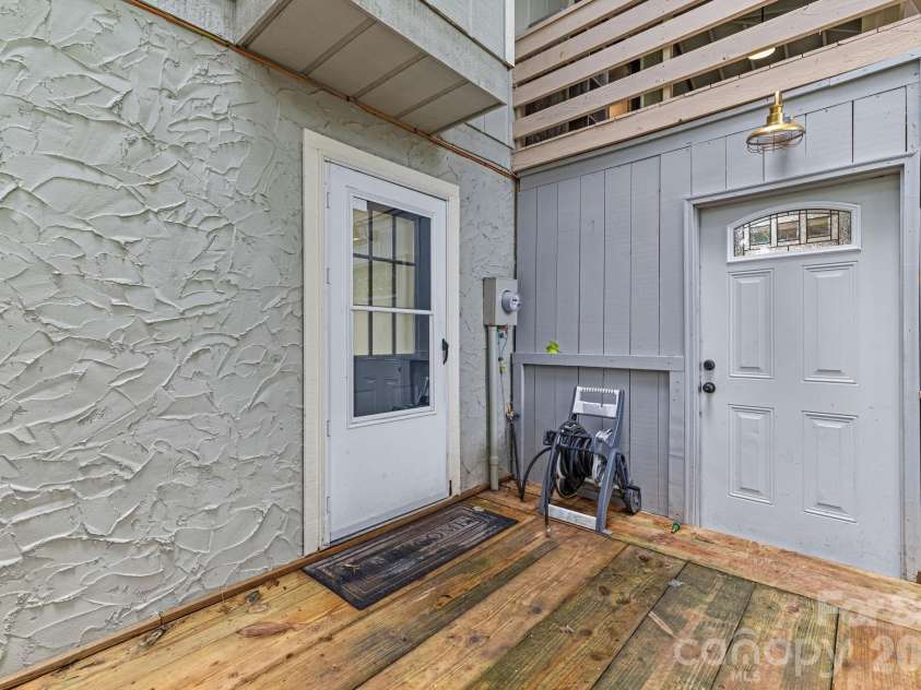 105 Shirley Drive, Maggie Valley, NC 28751.  MLS# CAR4429283, YatesRealty ID 55291. 