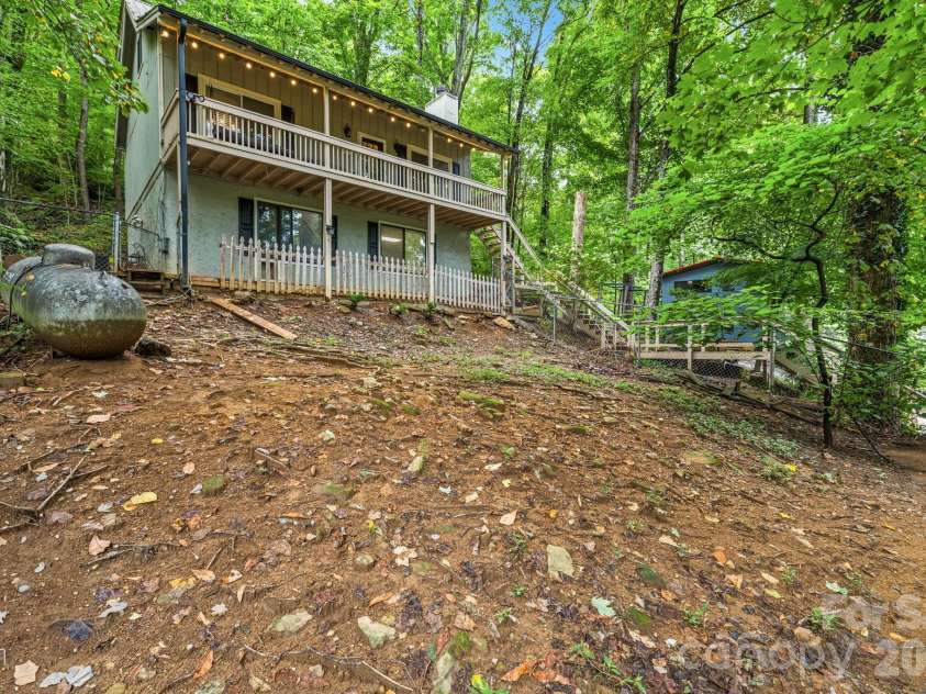 105 Shirley Drive, Maggie Valley, NC 28751.  MLS# CAR4429283, YatesRealty ID 55291. 