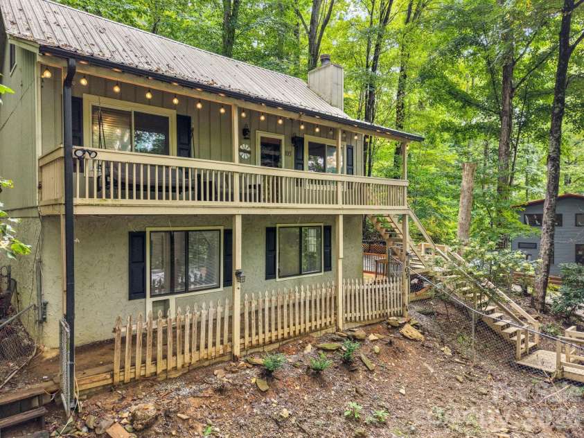 105 Shirley Drive, Maggie Valley, NC 28751.  MLS# CAR4429283, YatesRealty ID 55291. 