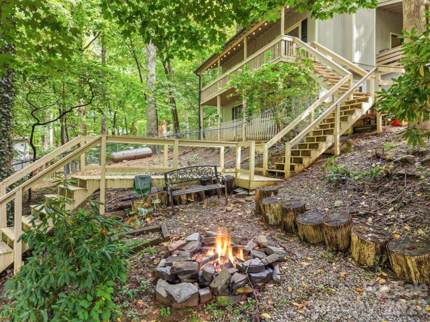 105 Shirley Drive, Maggie Valley, NC 28751.  MLS# CAR4429283, YatesRealty ID 55291. 