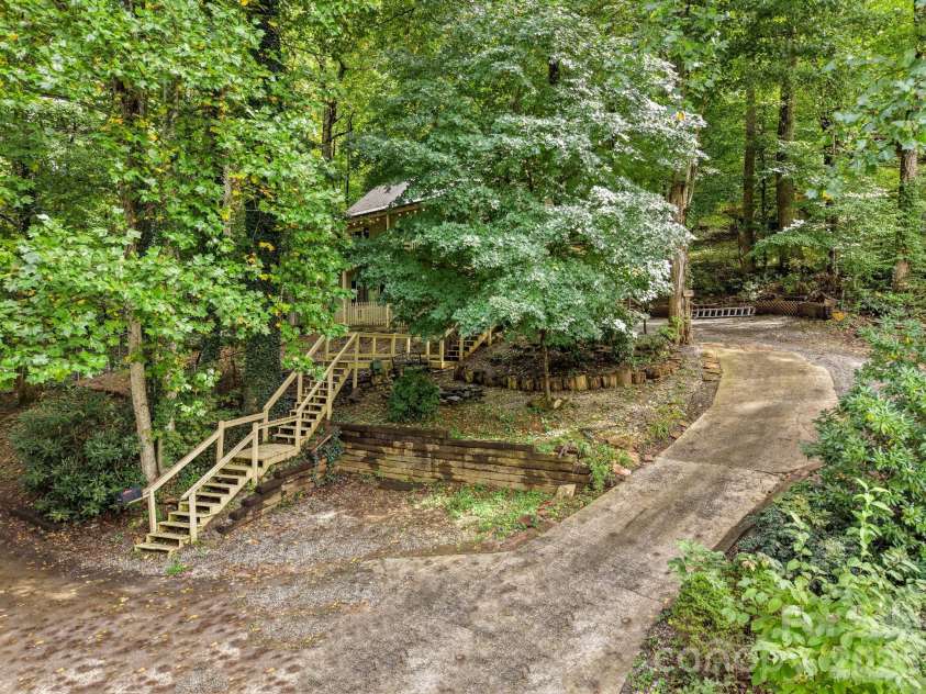 105 Shirley Drive, Maggie Valley, NC 28751.  MLS# CAR4429283, YatesRealty ID 55291. 