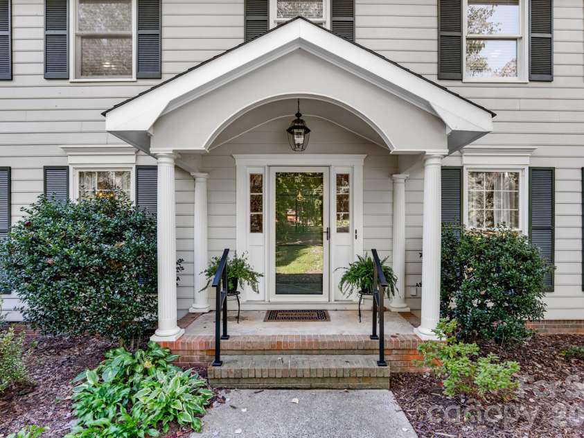 233 Nottingham Circle, Statesville, NC 28625.  MLS# CAR4403951, YatesRealty ID 55294. 