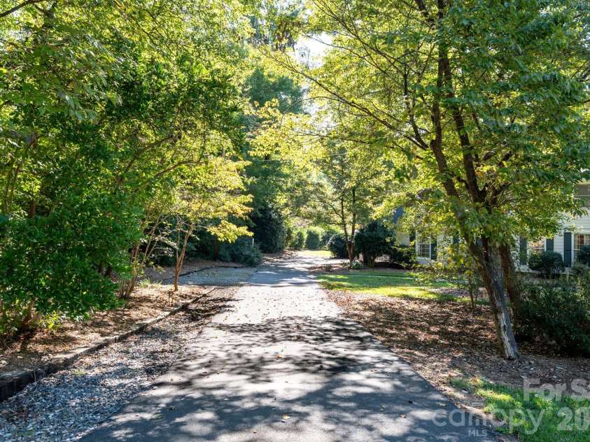 233 Nottingham Circle, Statesville, NC 28625.  MLS# CAR4403951, YatesRealty ID 55294. 