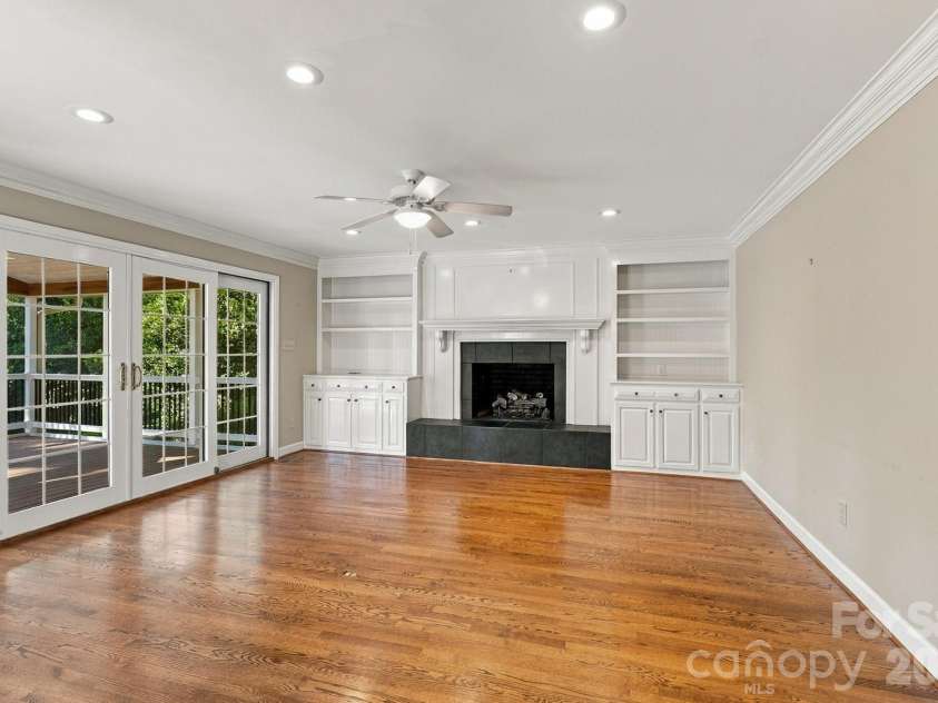 233 Nottingham Circle, Statesville, NC 28625.  MLS# CAR4403951, YatesRealty ID 55294. 