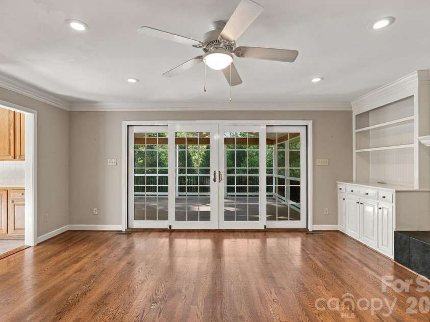 233 Nottingham Circle, Statesville, NC 28625.  MLS# CAR4403951, YatesRealty ID 55294. 