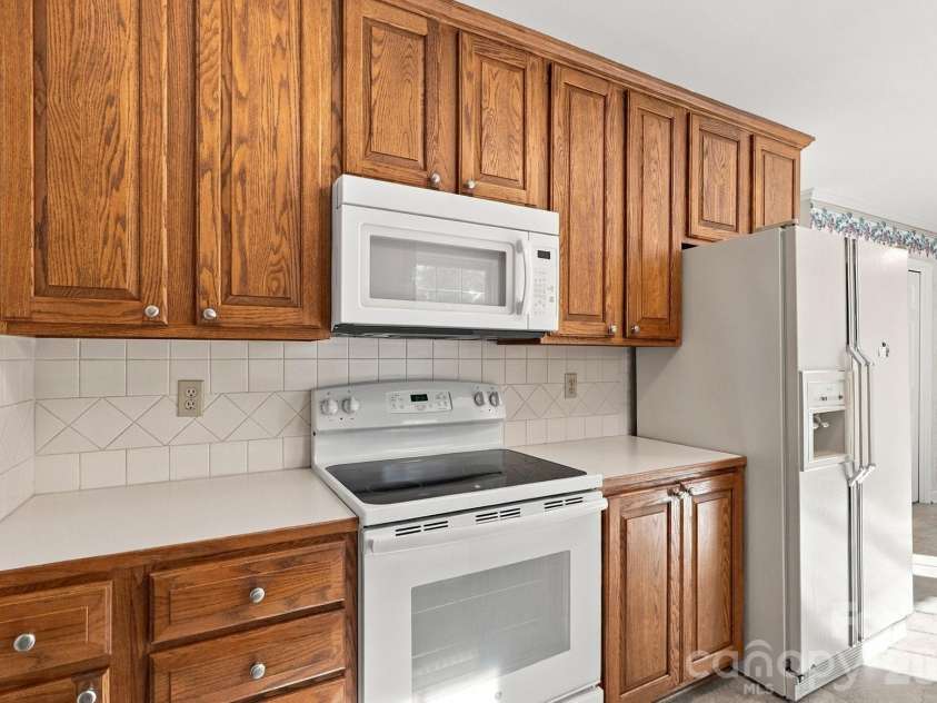 233 Nottingham Circle, Statesville, NC 28625.  MLS# CAR4403951, YatesRealty ID 55294. 