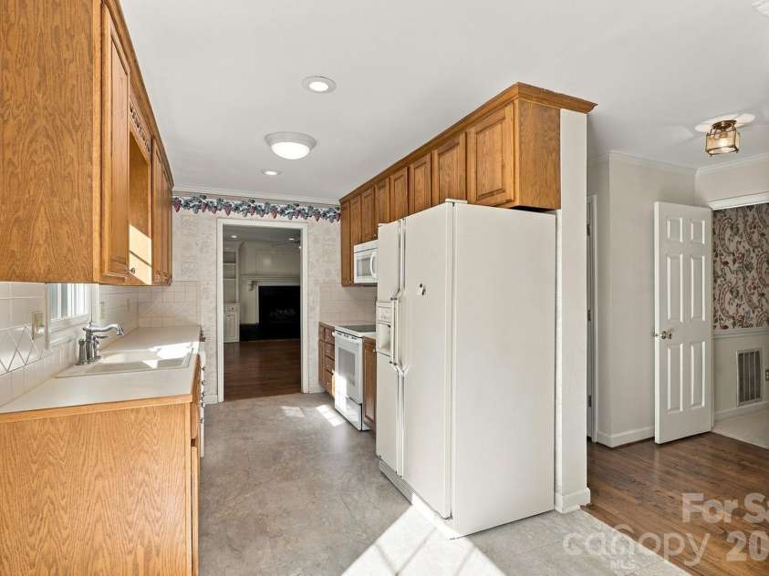 233 Nottingham Circle, Statesville, NC 28625.  MLS# CAR4403951, YatesRealty ID 55294. 