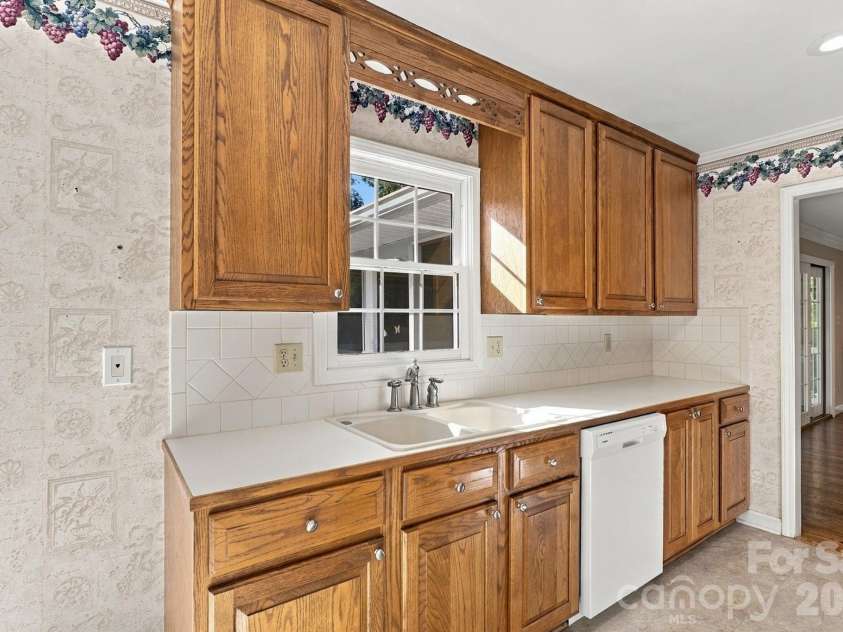 233 Nottingham Circle, Statesville, NC 28625.  MLS# CAR4403951, YatesRealty ID 55294. 