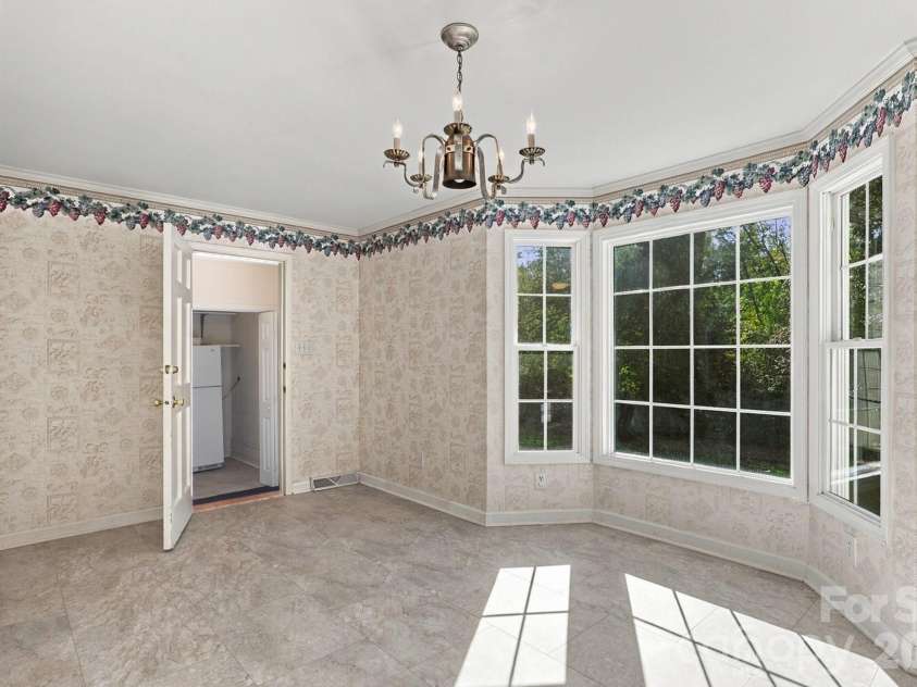233 Nottingham Circle, Statesville, NC 28625.  MLS# CAR4403951, YatesRealty ID 55294. 