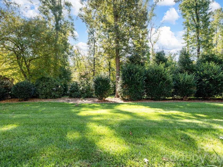 233 Nottingham Circle, Statesville, NC 28625.  MLS# CAR4403951, YatesRealty ID 55294. 