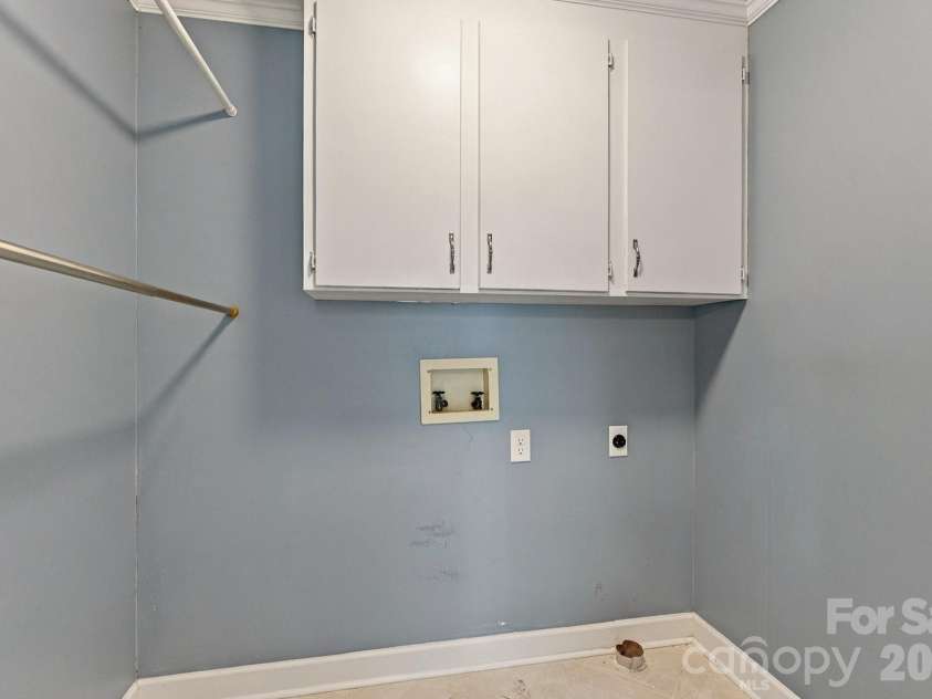 233 Nottingham Circle, Statesville, NC 28625.  MLS# CAR4403951, YatesRealty ID 55294. Laundry room