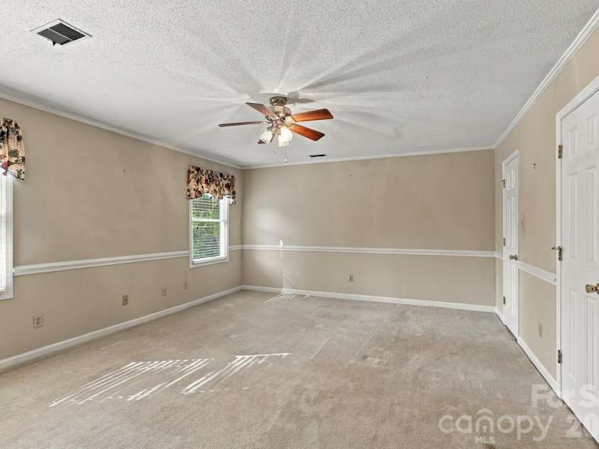 233 Nottingham Circle, Statesville, NC 28625.  MLS# CAR4403951, YatesRealty ID 55294. Primary bedroom