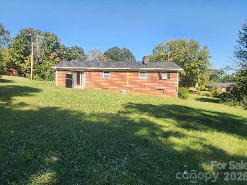 102 Garrison Drive, Morganton, NC 28655.  MLS# CAR4431714, YatesRealty ID 55295. 