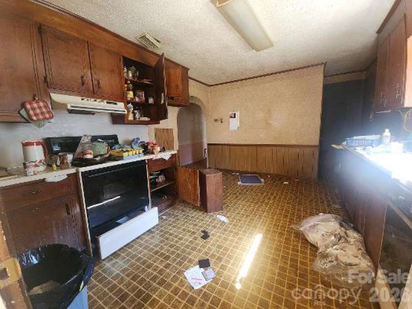 102 Garrison Drive, Morganton, NC 28655.  MLS# CAR4431714, YatesRealty ID 55295. 