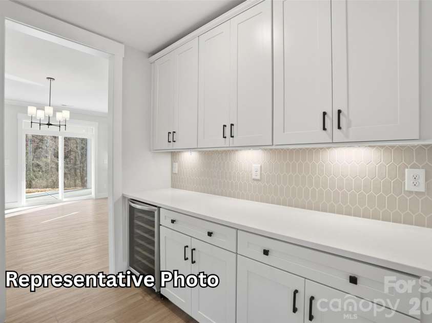9022 Chasewood Place Drive, Charlotte, NC 28227.  MLS# CAR4432551, YatesRealty ID 55296. 