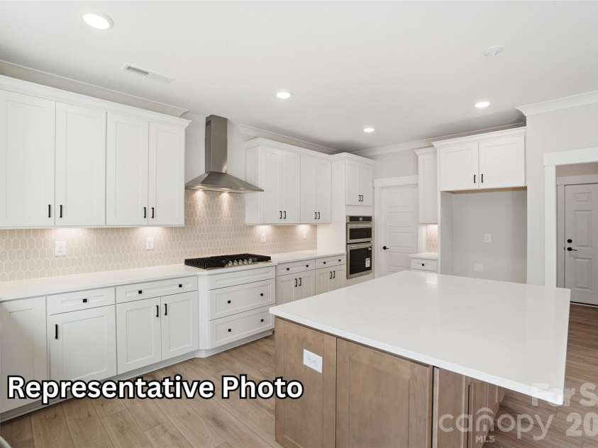 9022 Chasewood Place Drive, Charlotte, NC 28227.  MLS# CAR4432551, YatesRealty ID 55296. 