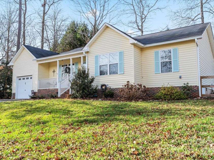 169 Meadow Glen Drive, Troutman, NC 28166.  MLS# CAR4432548, YatesRealty ID 55298. 