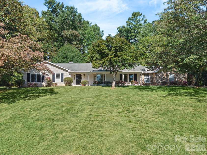 109 Yardley Court, Hendersonville, NC 28739.  MLS# CAR4432474, YatesRealty ID 55299. 