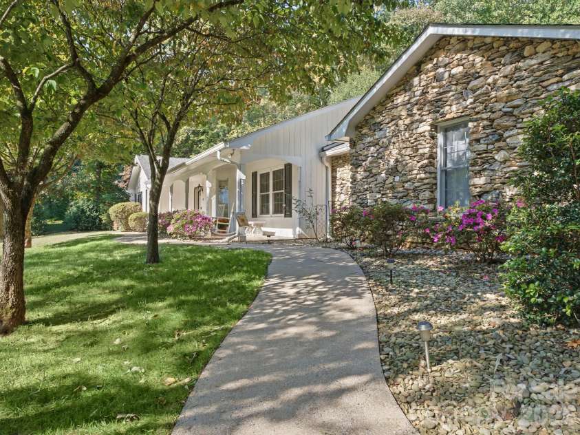 109 Yardley Court, Hendersonville, NC 28739.  MLS# CAR4432474, YatesRealty ID 55299. 