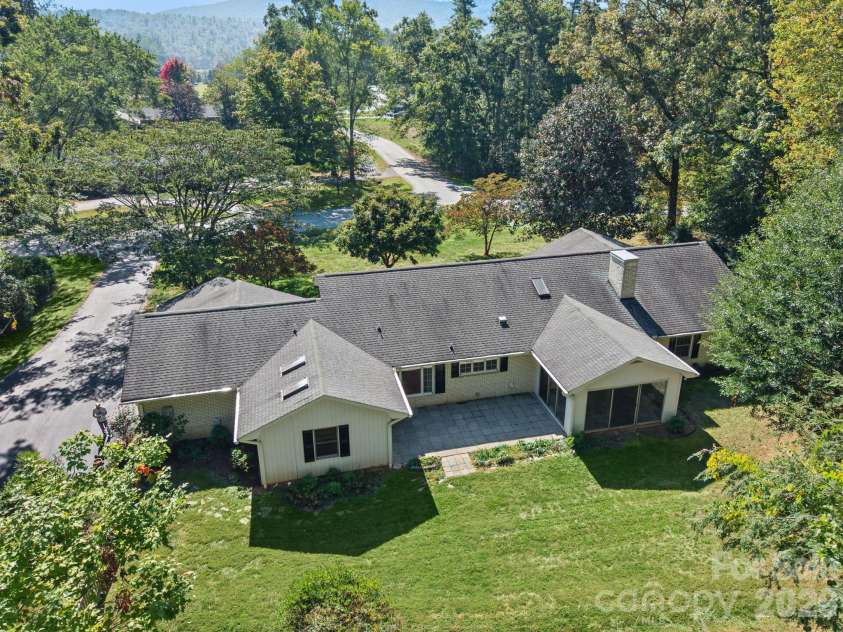 109 Yardley Court, Hendersonville, NC 28739.  MLS# CAR4432474, YatesRealty ID 55299. 