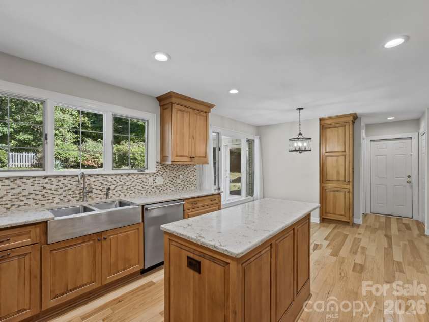 109 Yardley Court, Hendersonville, NC 28739.  MLS# CAR4432474, YatesRealty ID 55299. Kitchen