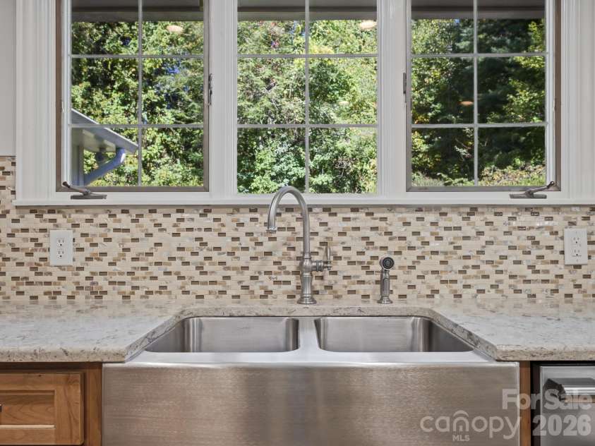 109 Yardley Court, Hendersonville, NC 28739.  MLS# CAR4432474, YatesRealty ID 55299. Kitchen