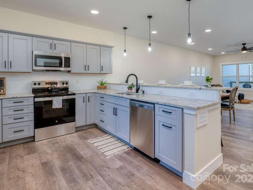 143 Carver Street, Brevard, NC 28712.  MLS# CAR4302024, YatesRealty ID 553. 