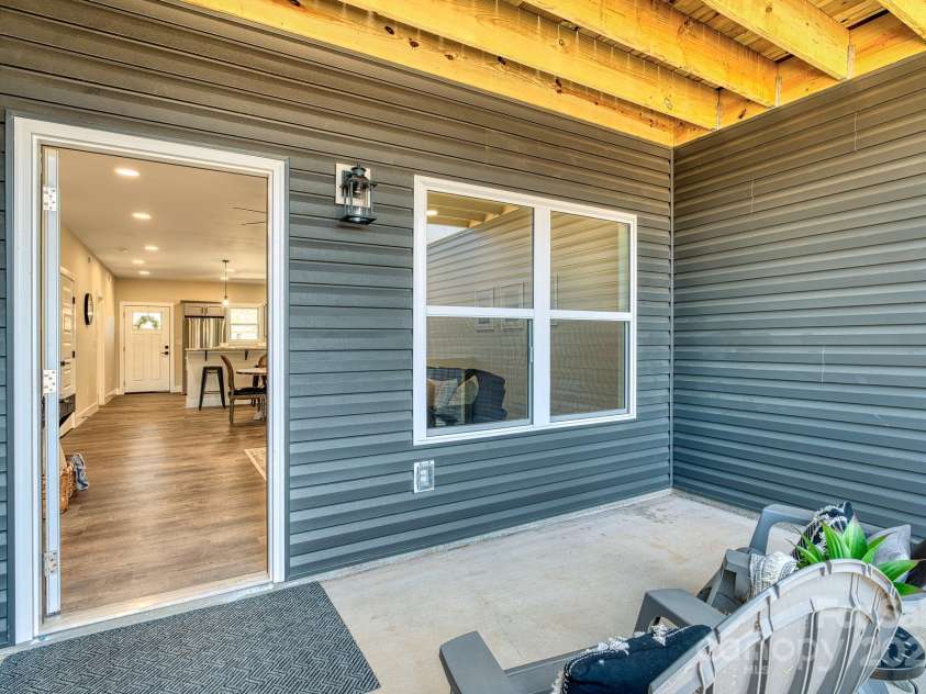 143 Carver Street, Brevard, NC 28712.  MLS# CAR4302024, YatesRealty ID 553. 