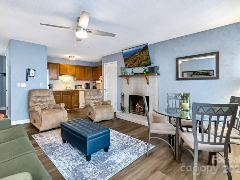 301 Pinnacle Inn Road, Beech Mountain, NC 28604.  MLS# CAR4210516, YatesRealty ID 553. 