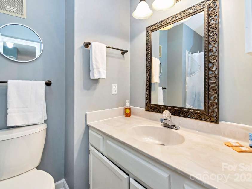 301 Pinnacle Inn Road, Beech Mountain, NC 28604.  MLS# CAR4210516, YatesRealty ID 553. Guest Bathroom