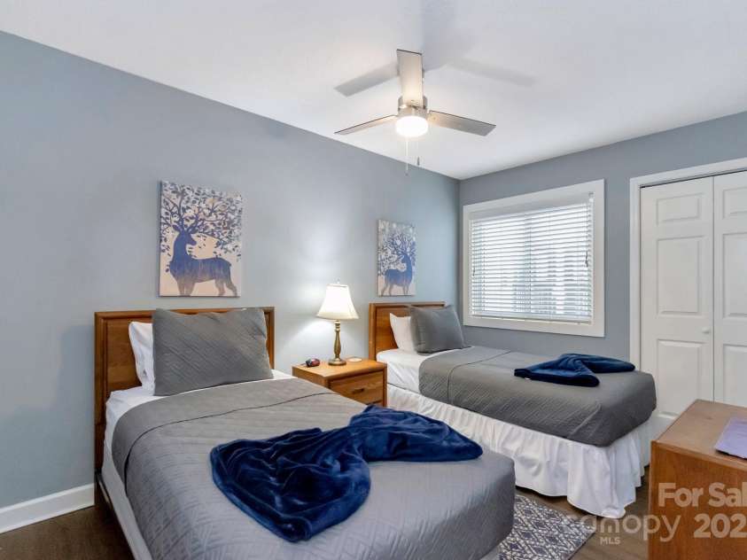 301 Pinnacle Inn Road, Beech Mountain, NC 28604.  MLS# CAR4210516, YatesRealty ID 553. Guest Bedroom