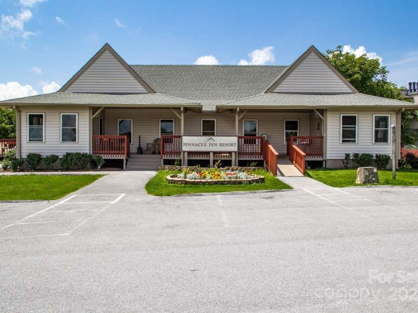 301 Pinnacle Inn Road, Beech Mountain, NC 28604.  MLS# CAR4210516, YatesRealty ID 553. Pinnacle Inn Offices