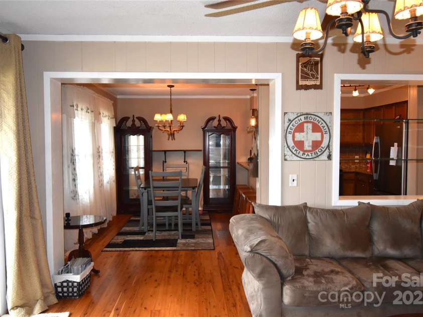 301 Pinnacle Inn Road, Beech Mountain, NC 28604.  MLS# CAR4239406, YatesRealty ID 553. 