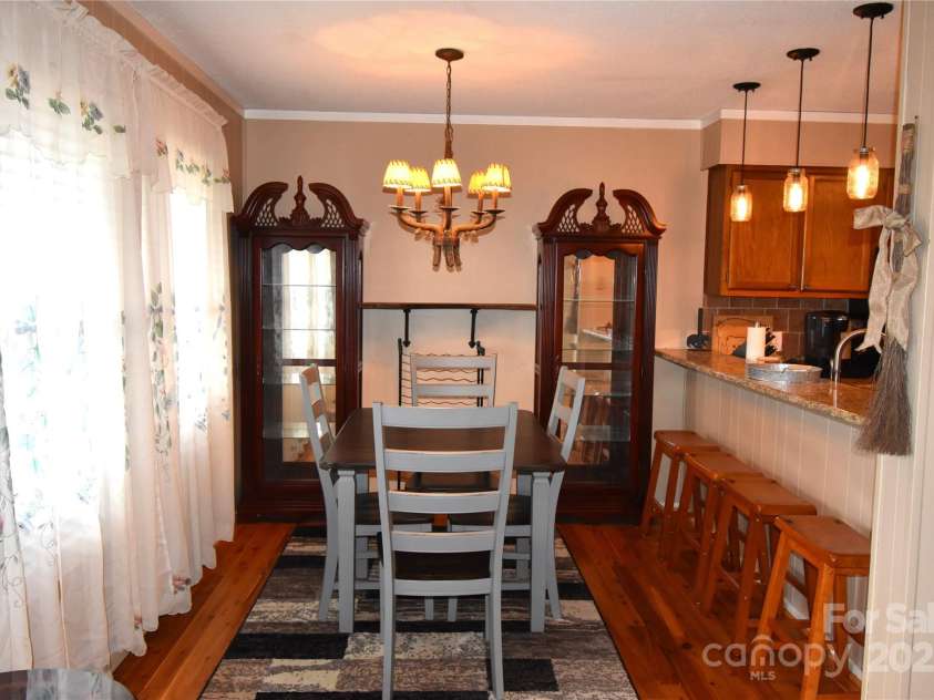 301 Pinnacle Inn Road, Beech Mountain, NC 28604.  MLS# CAR4239406, YatesRealty ID 553. 