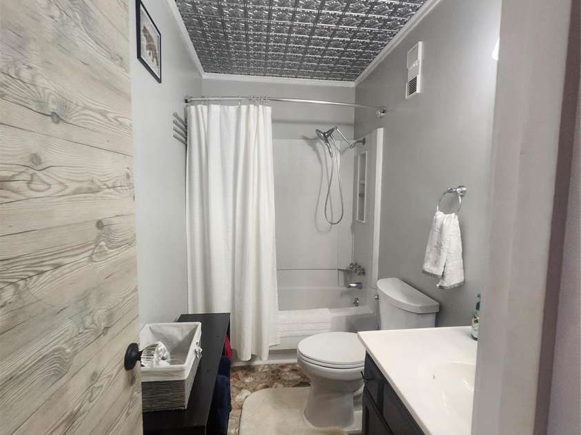 301 Pinnacle Inn Road, Beech Mountain, NC 28604.  MLS# CAR4239406, YatesRealty ID 553. 