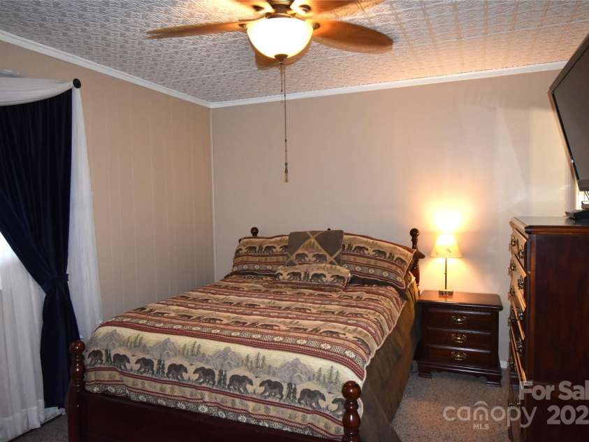 301 Pinnacle Inn Road, Beech Mountain, NC 28604.  MLS# CAR4239406, YatesRealty ID 553. 