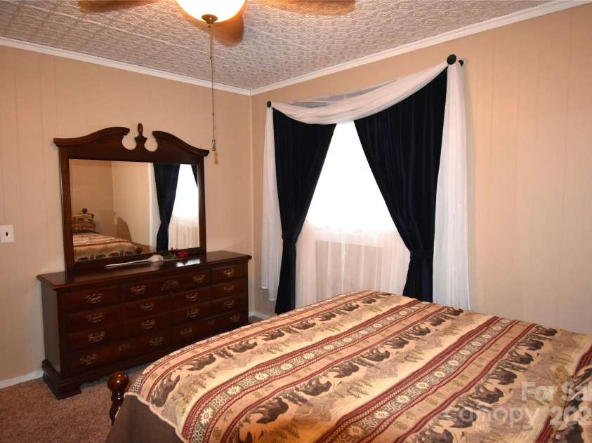 301 Pinnacle Inn Road, Beech Mountain, NC 28604.  MLS# CAR4239406, YatesRealty ID 553. 