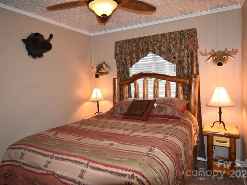 301 Pinnacle Inn Road, Beech Mountain, NC 28604.  MLS# CAR4239406, YatesRealty ID 553. 