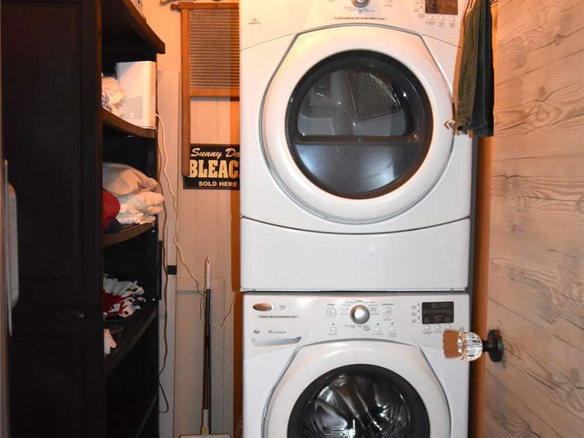 301 Pinnacle Inn Road, Beech Mountain, NC 28604.  MLS# CAR4239406, YatesRealty ID 553. 