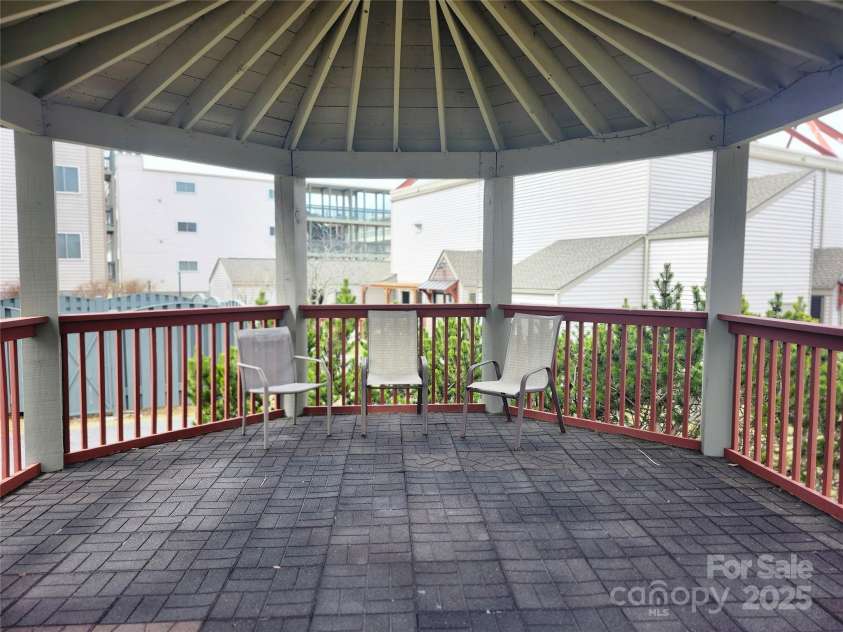 301 Pinnacle Inn Road, Beech Mountain, NC 28604.  MLS# CAR4239406, YatesRealty ID 553. 