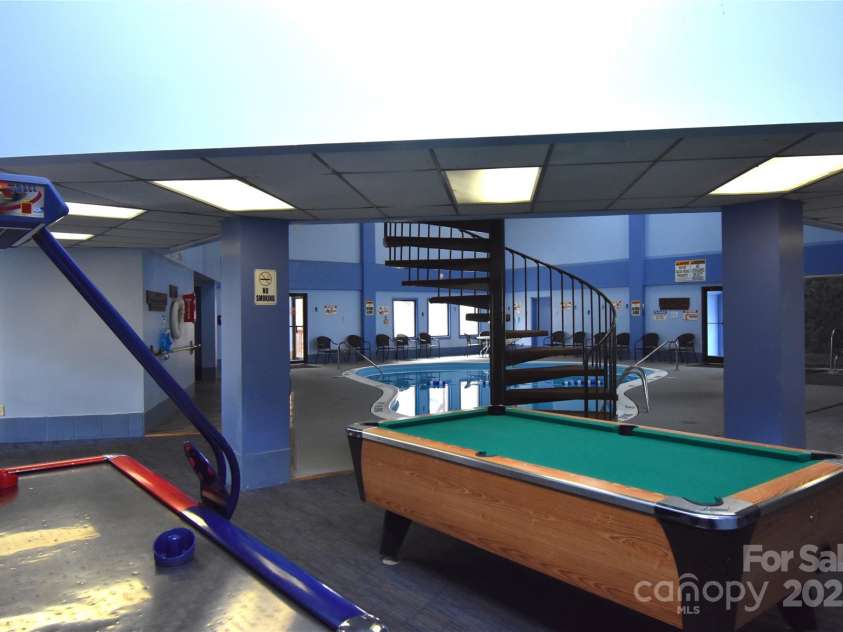 301 Pinnacle Inn Road, Beech Mountain, NC 28604.  MLS# CAR4239406, YatesRealty ID 553. 