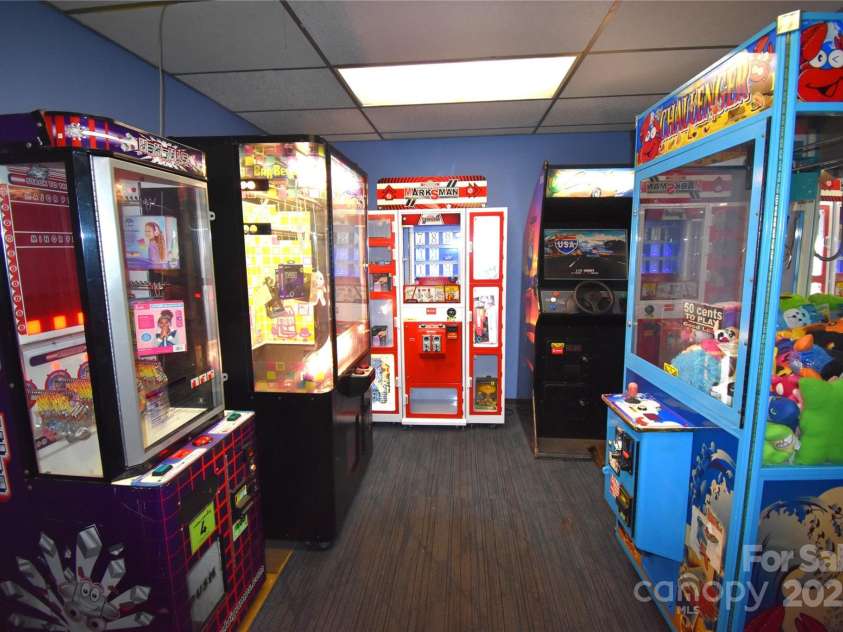 301 Pinnacle Inn Road, Beech Mountain, NC 28604.  MLS# CAR4239406, YatesRealty ID 553. 