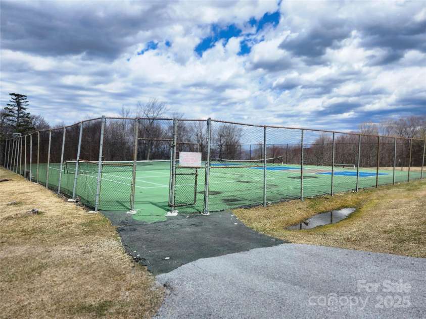 301 Pinnacle Inn Road, Beech Mountain, NC 28604.  MLS# CAR4239406, YatesRealty ID 553. 