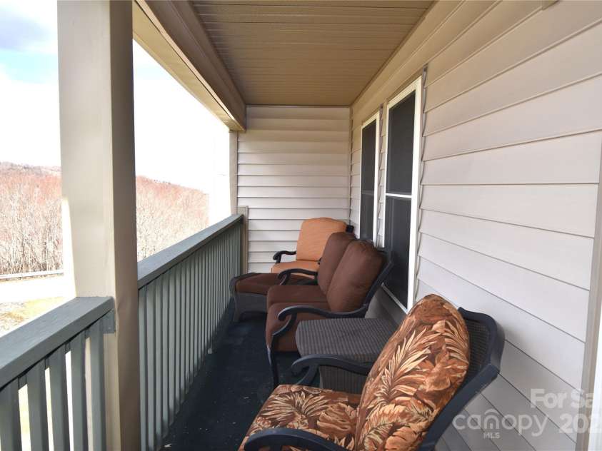 301 Pinnacle Inn Road, Beech Mountain, NC 28604.  MLS# CAR4239406, YatesRealty ID 553. 